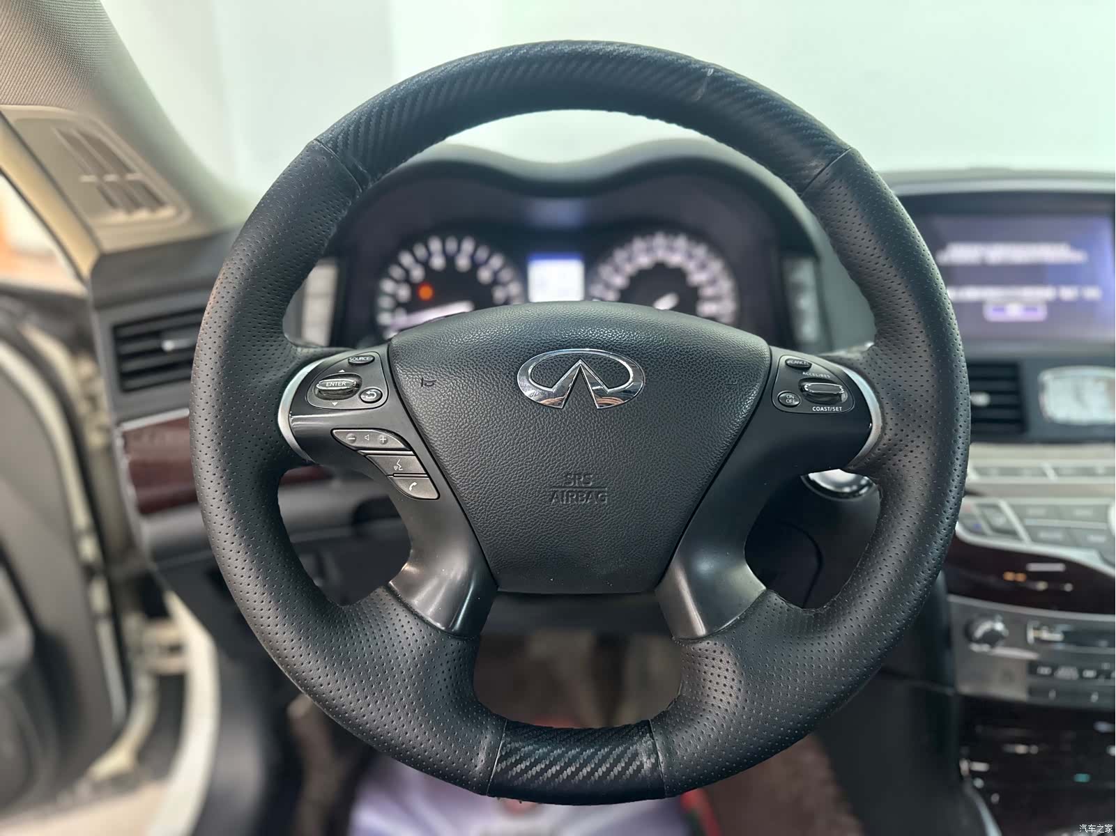 Infiniti Q70, 2015 8