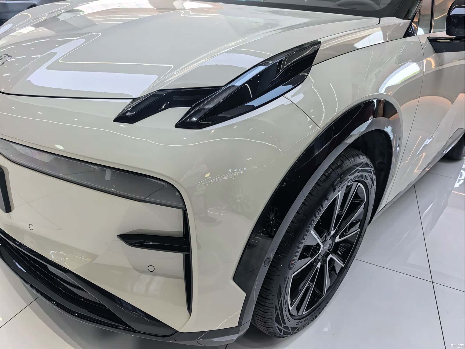 Zeekr X, 2024 4