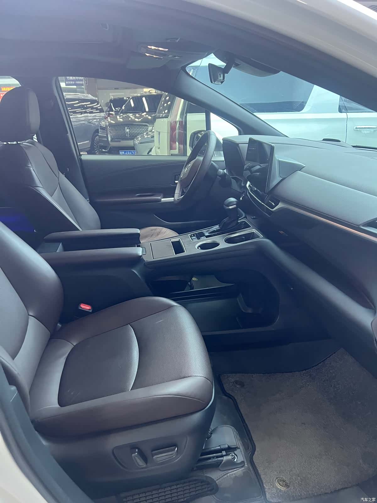 Toyota Granvia, 2025 7