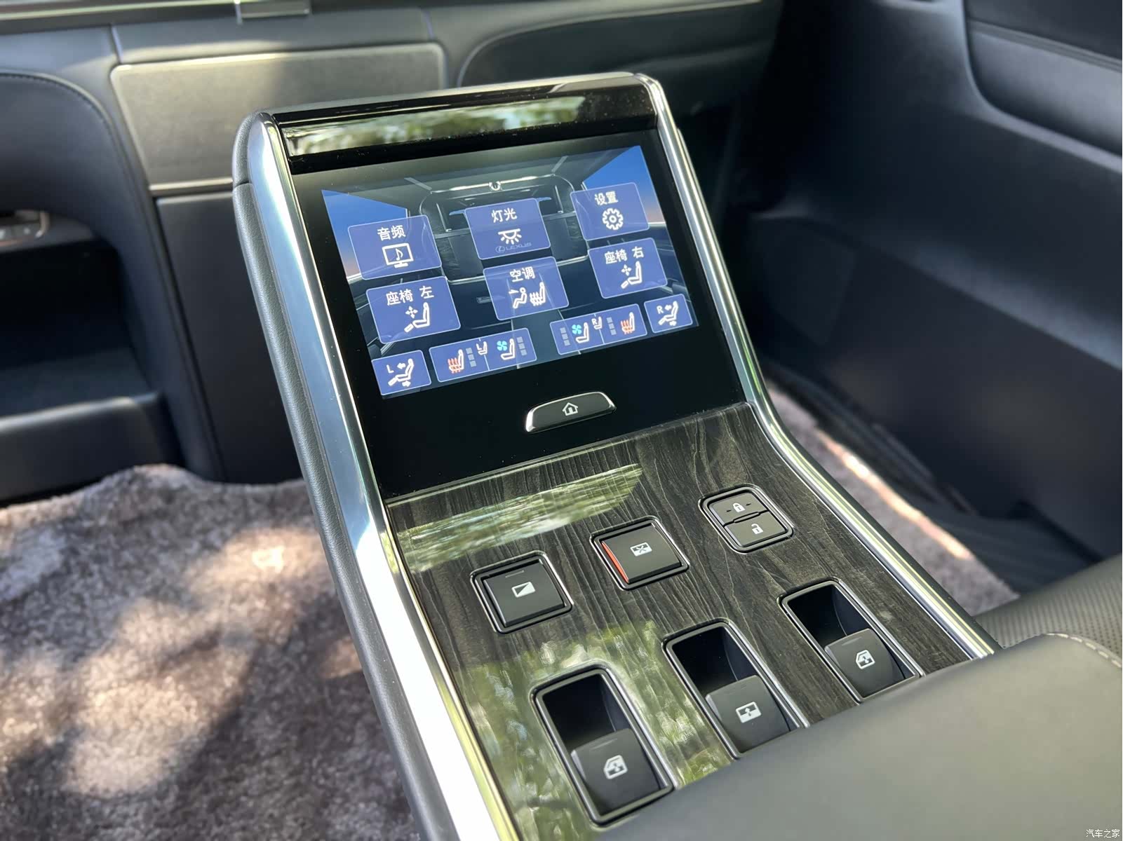 Lexus LM, 2020 16
