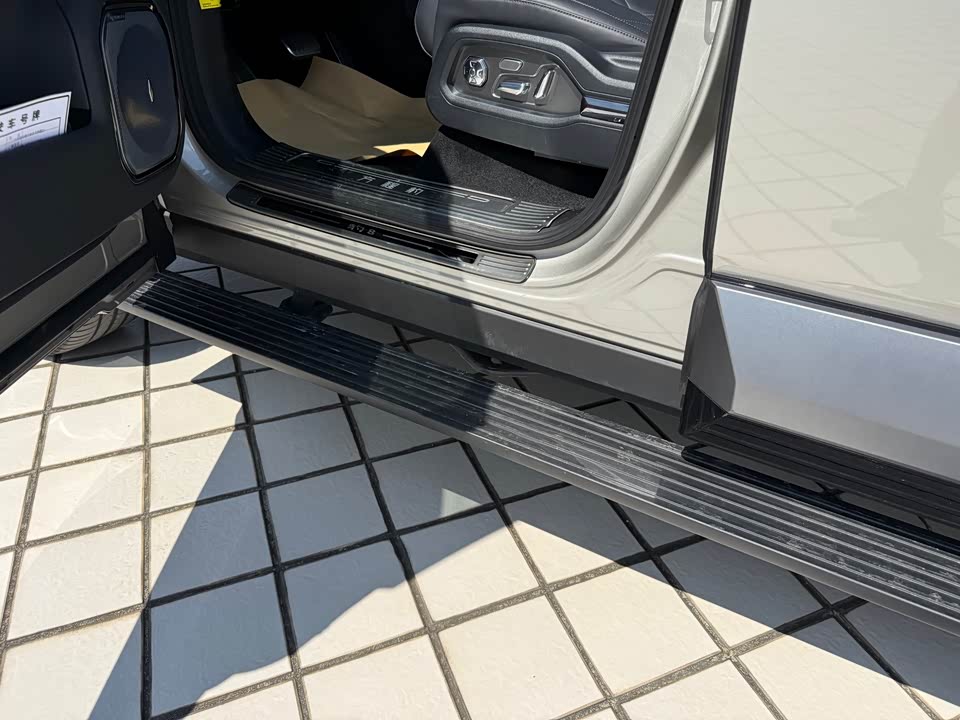 BYD Leopard 8