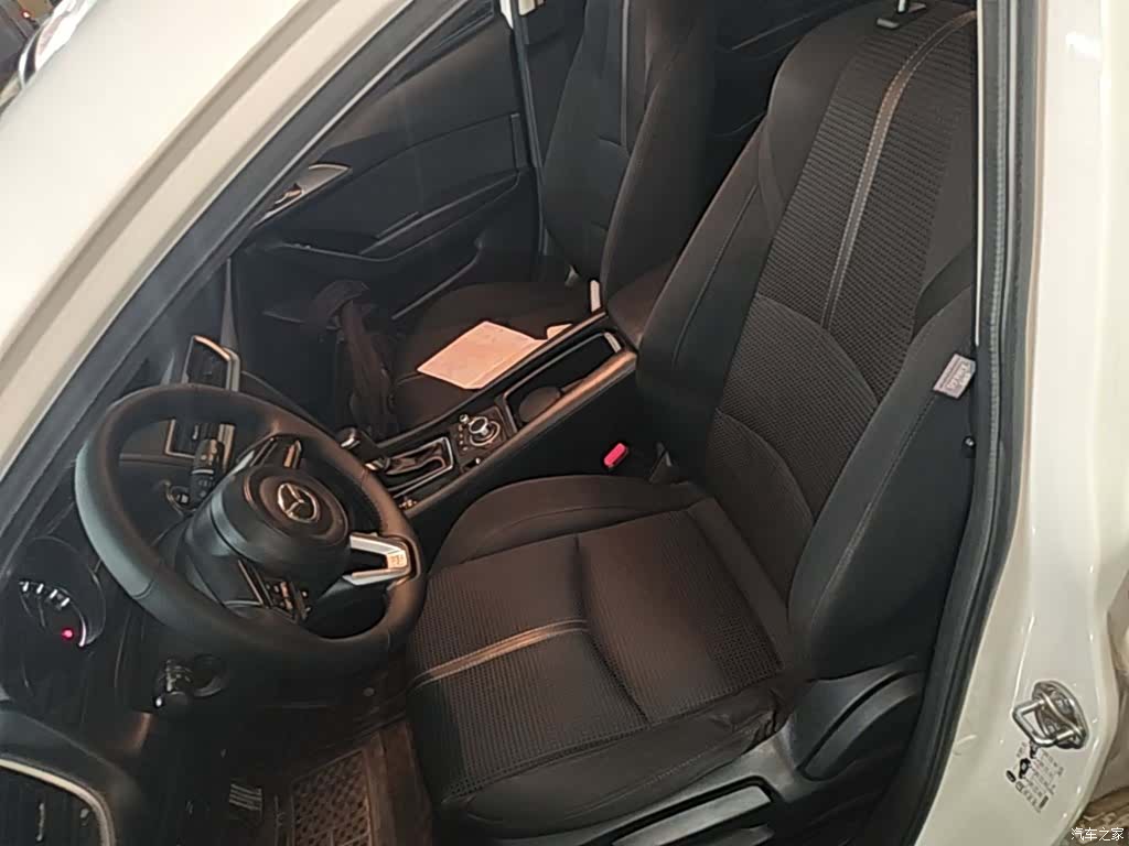 Mazda Mazda3, 2018 15