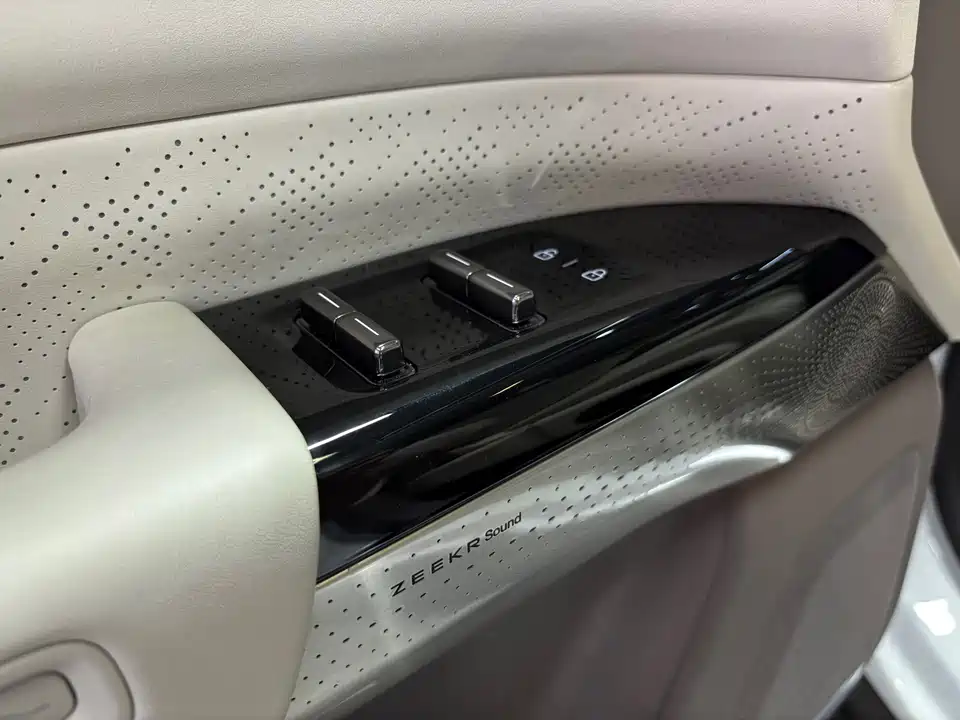 Zeekr 7X