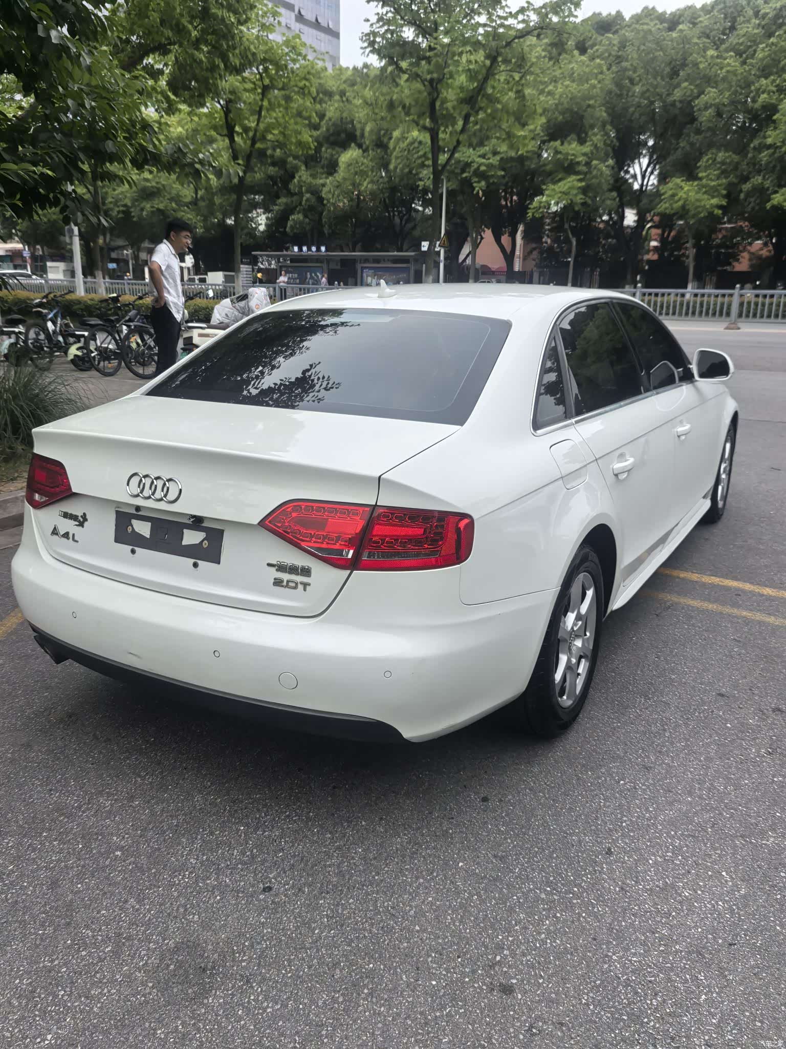 Audi A4L, 2011 11