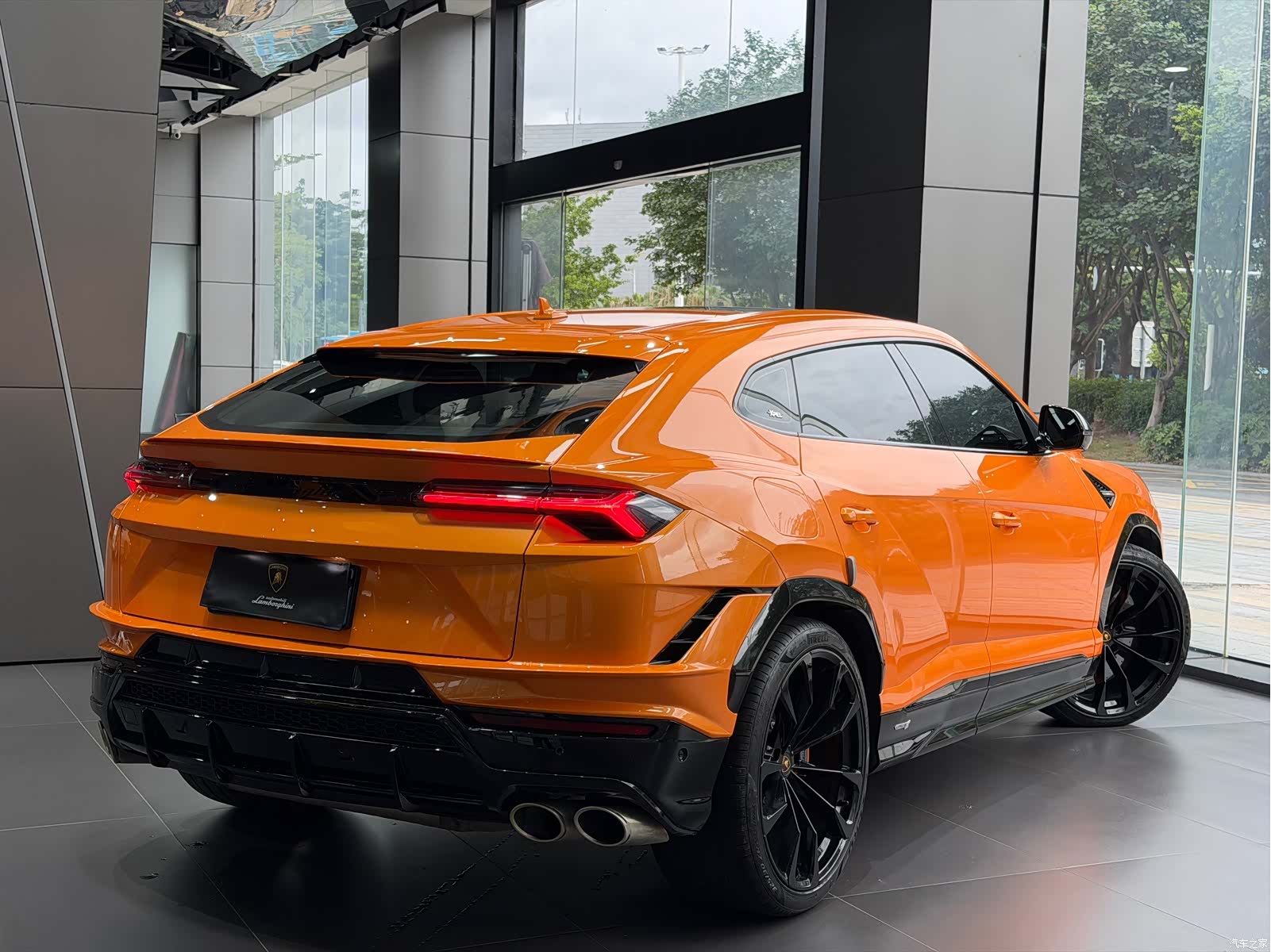 Lamborghini Urus, 2023 3
