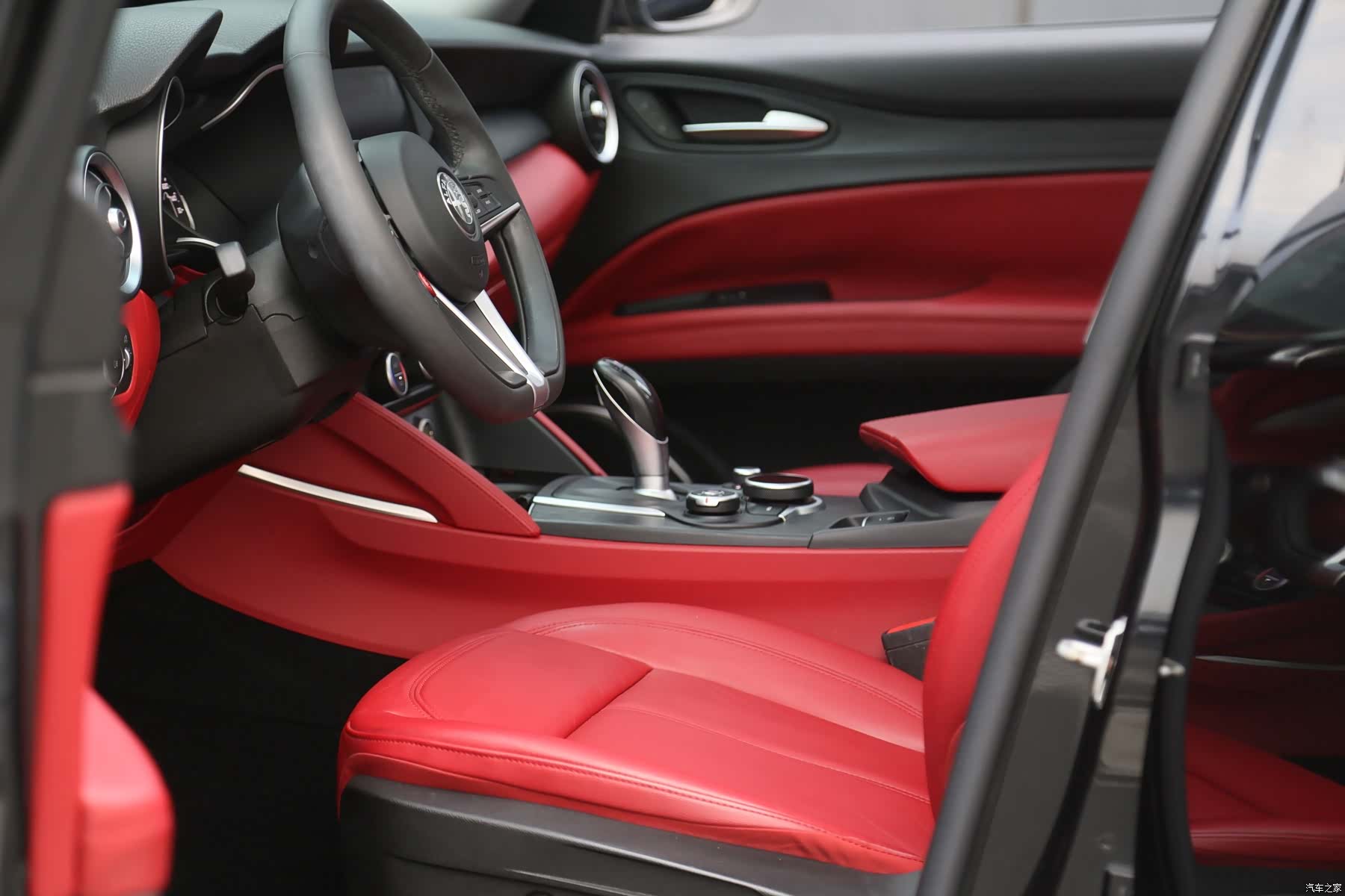 Alfa Romeo Stelvio, 2019 12