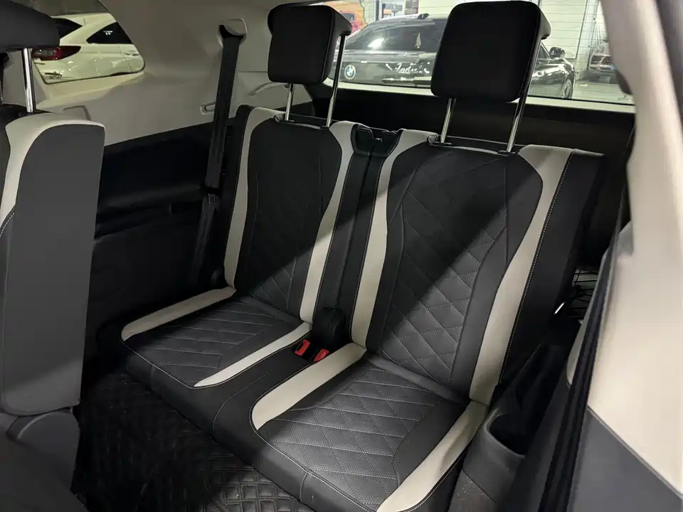 Volkswagen ID.6 CROZZ