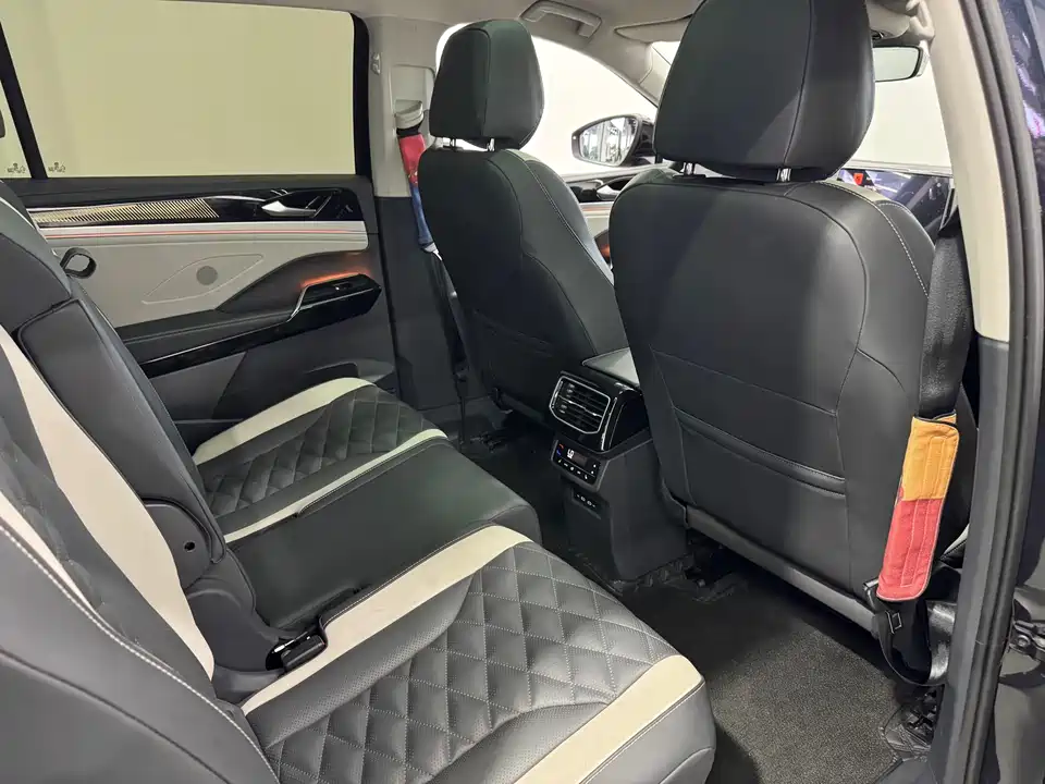 Volkswagen ID.6 CROZZ