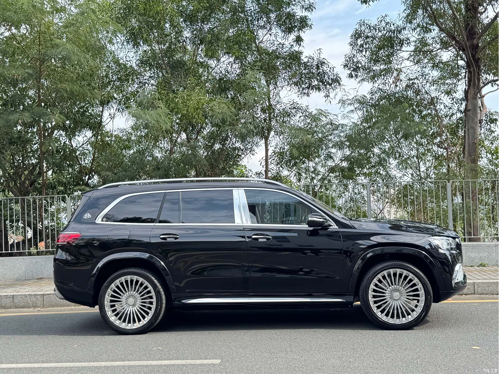 Maybach GLS, 2021 7