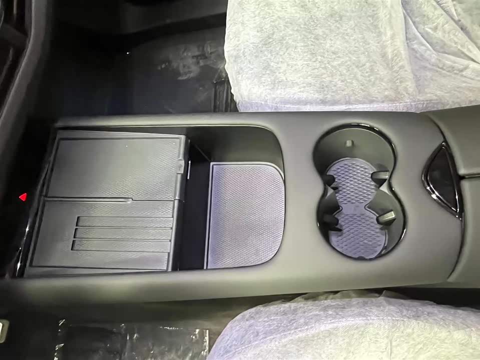 Volkswagen With the crowd 06