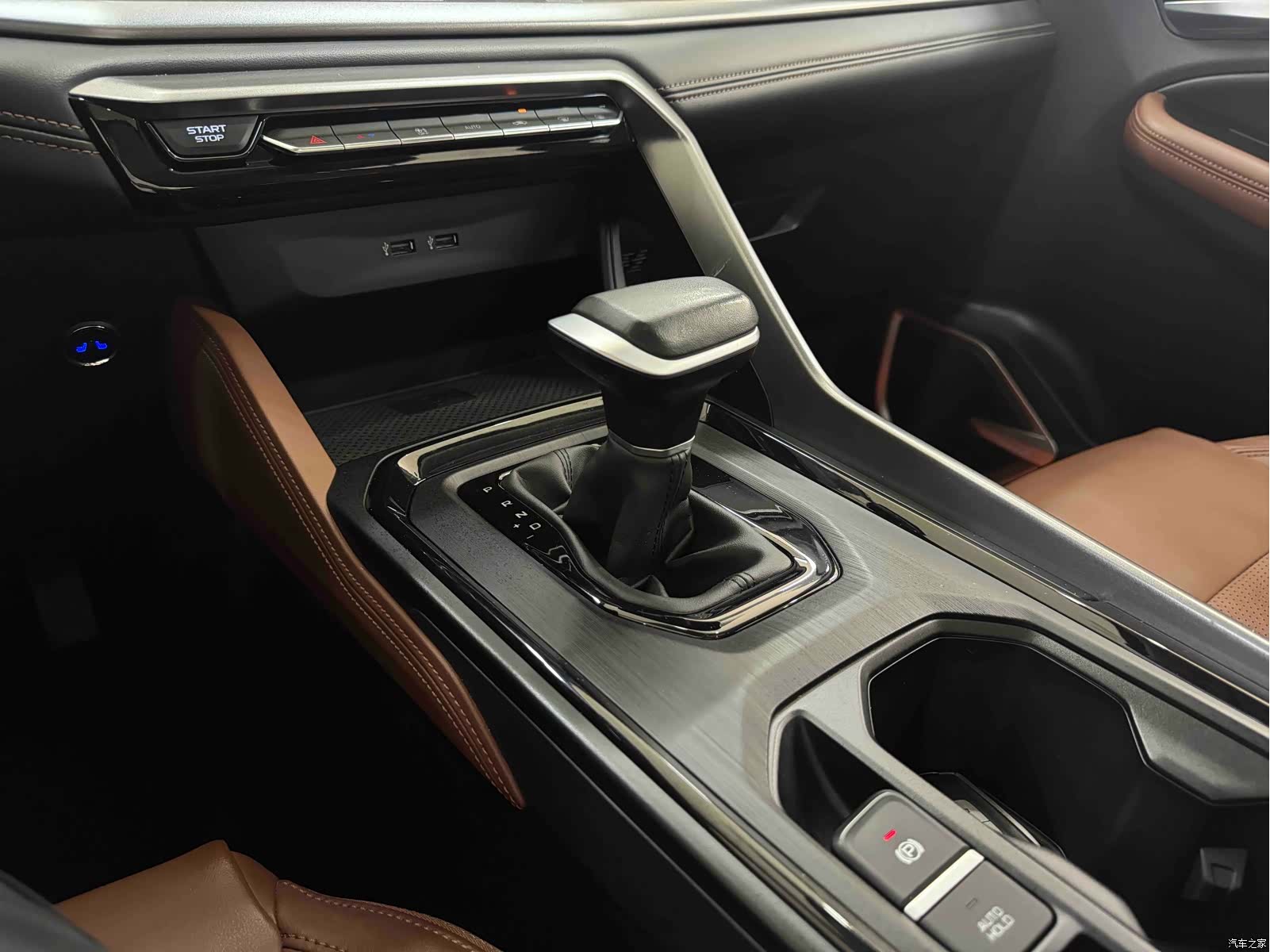 Geely X6, 2022 14