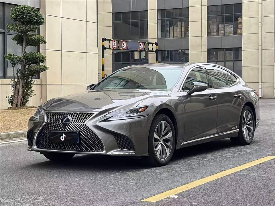 Lexus LS