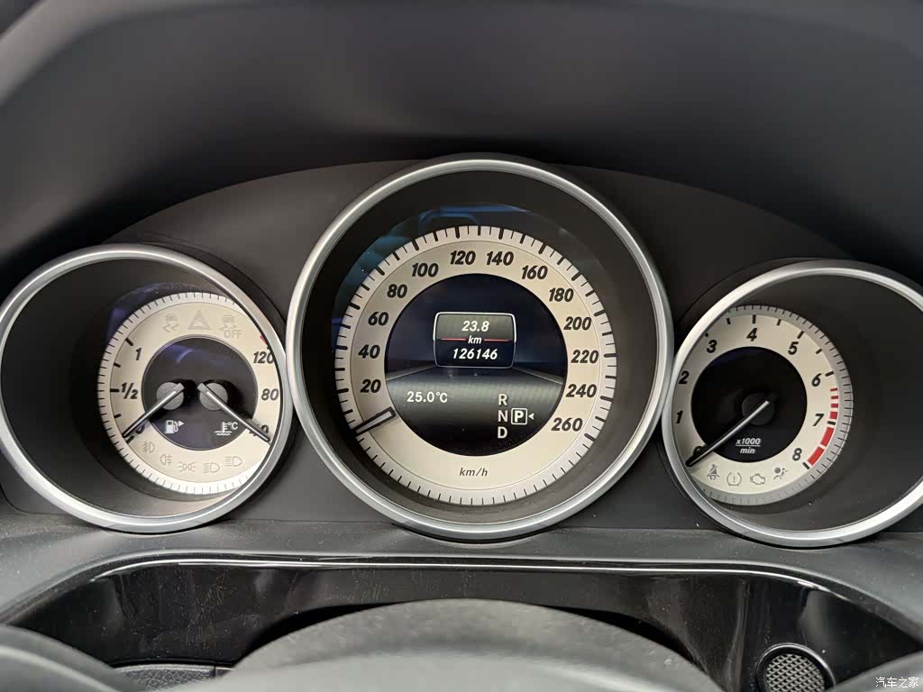Mercedes-Benz E-Class, 2014 10