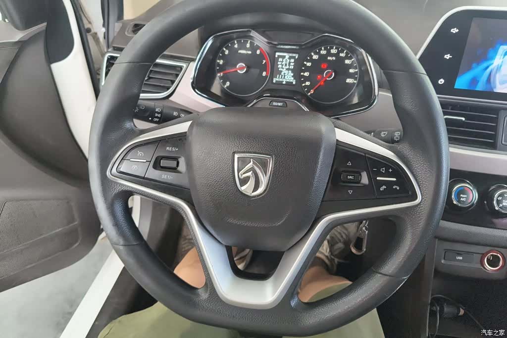 Wuling 310W, 2018 15