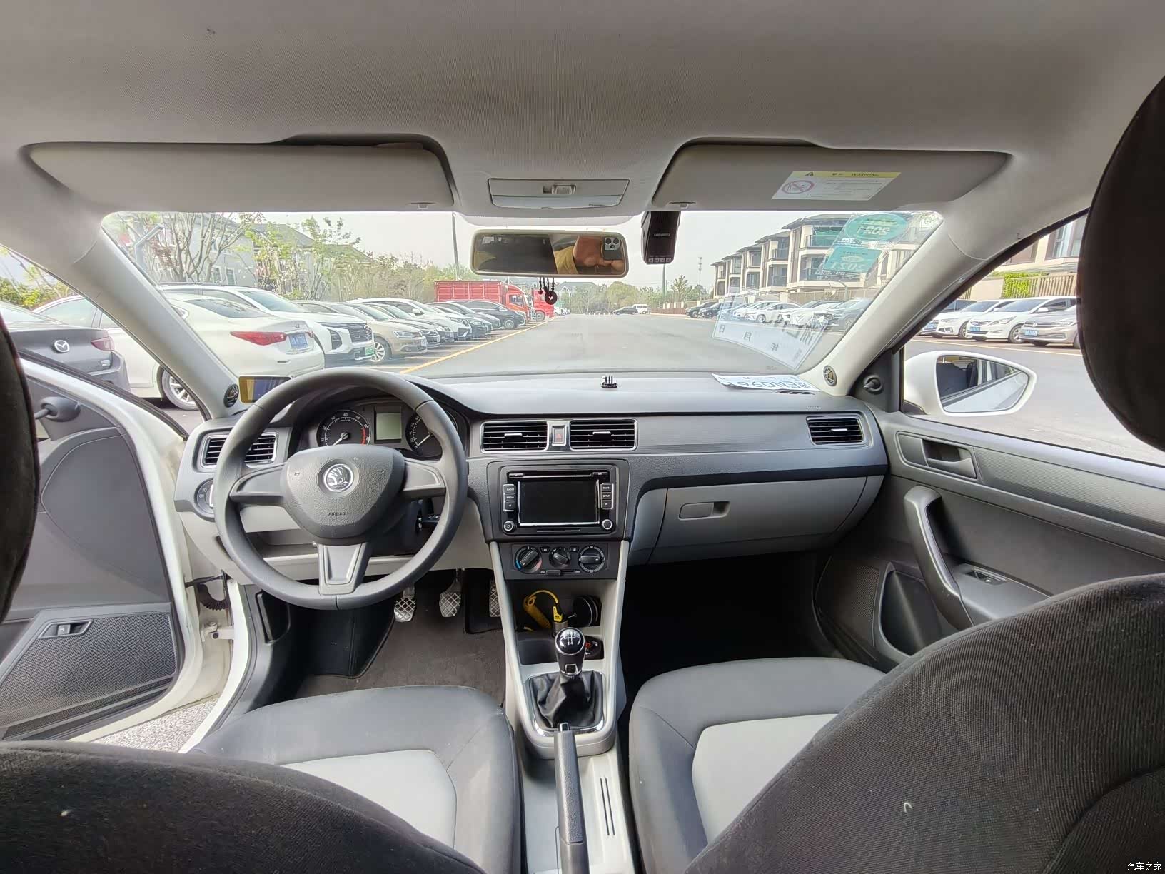 Skoda Rapid, 2015 6