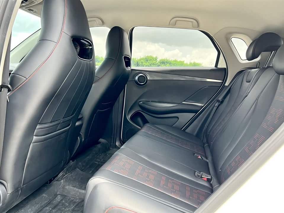 BYD e2