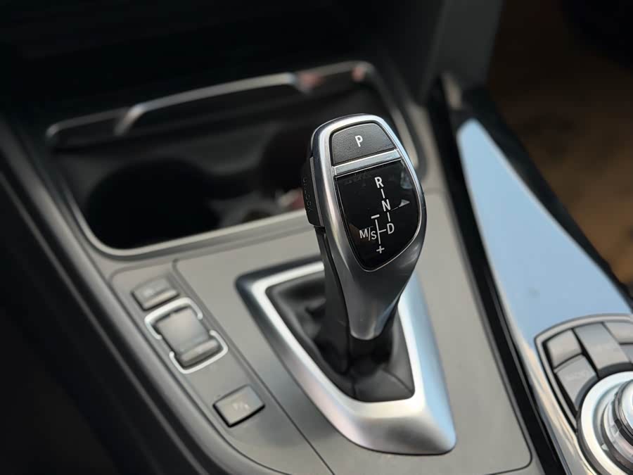 BMW 3 Series 2016, фото 10