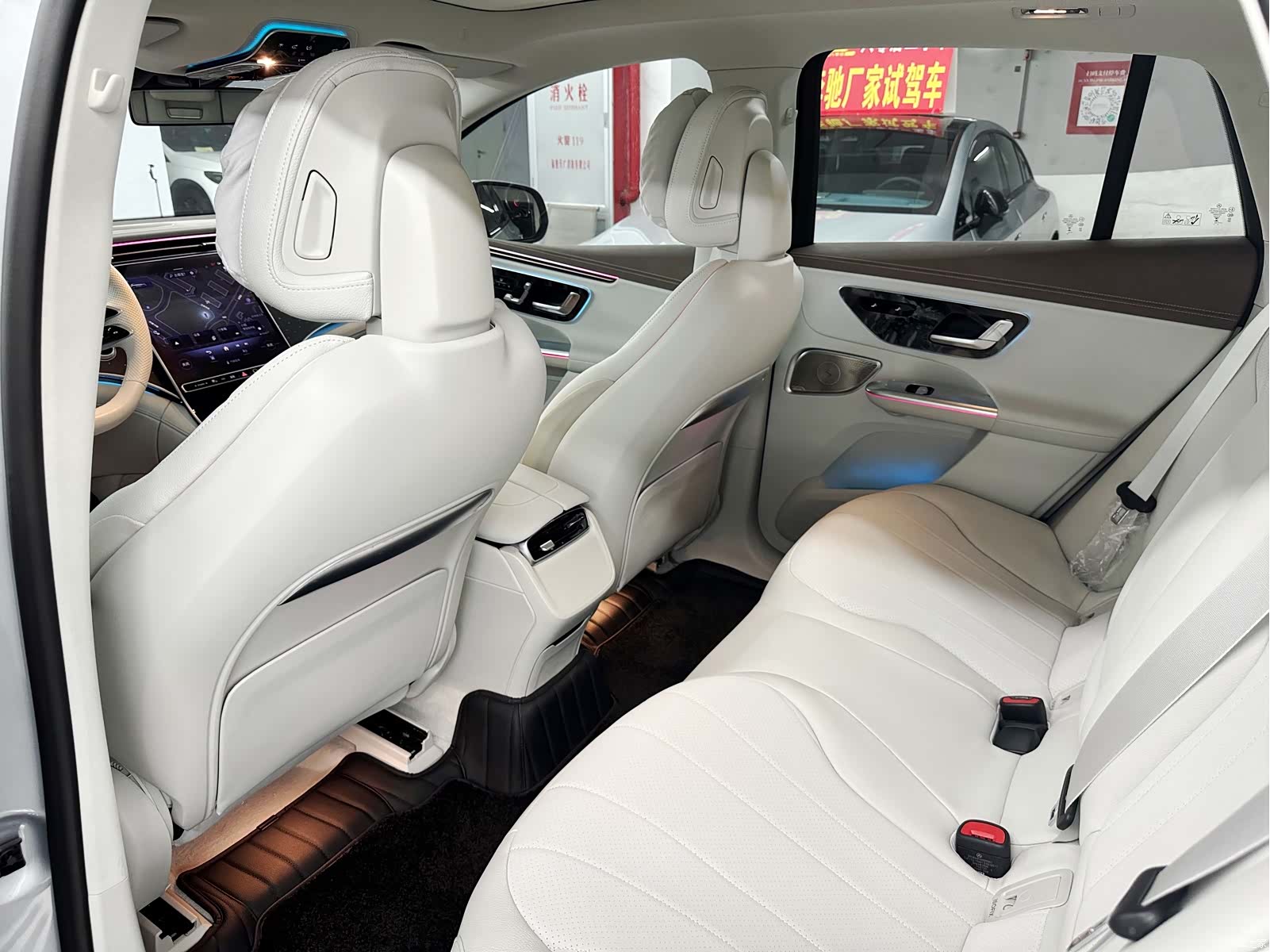 Mercedes-Benz EQE, 2026 15