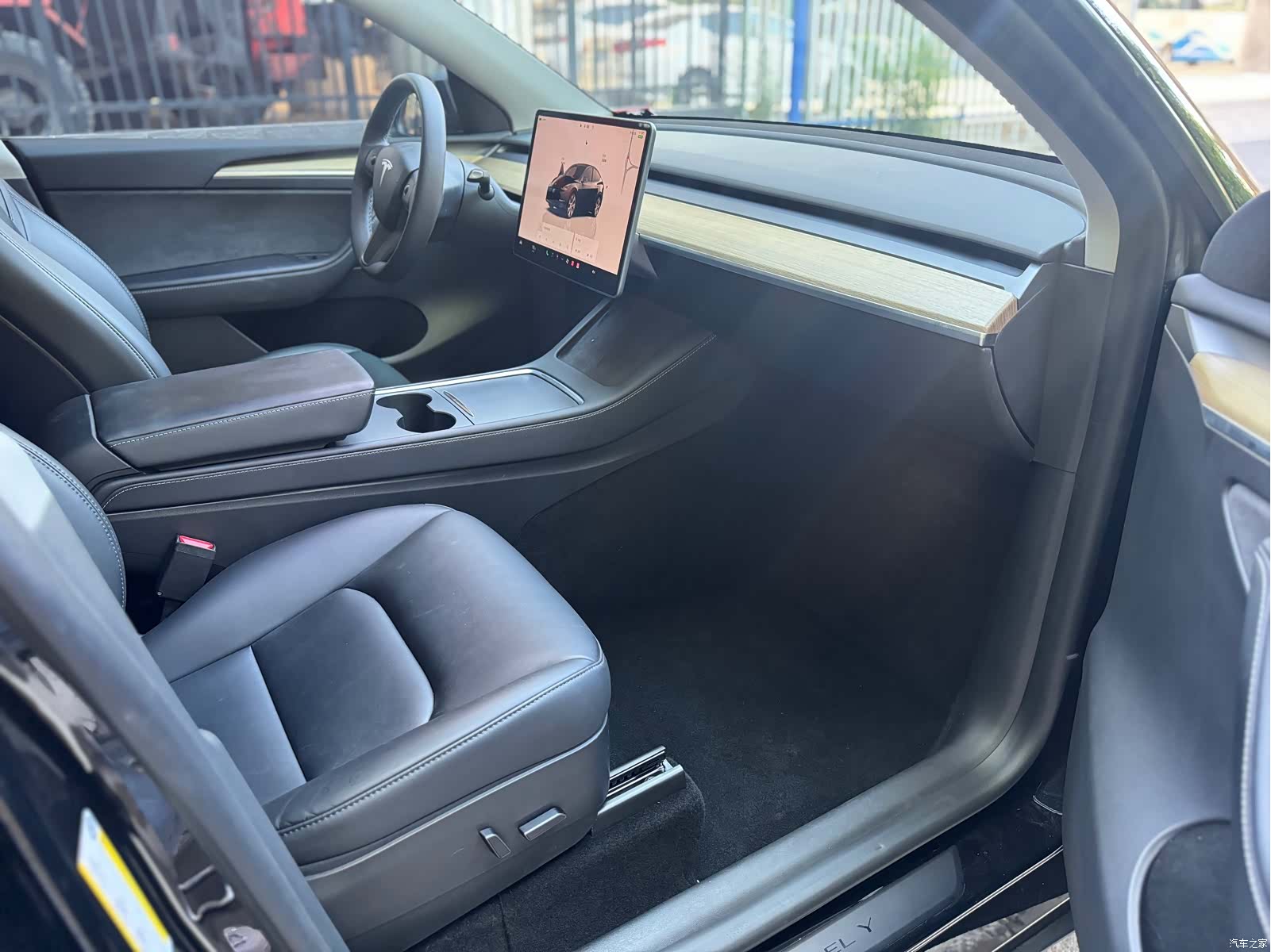 Tesla Model Y, 2023 10