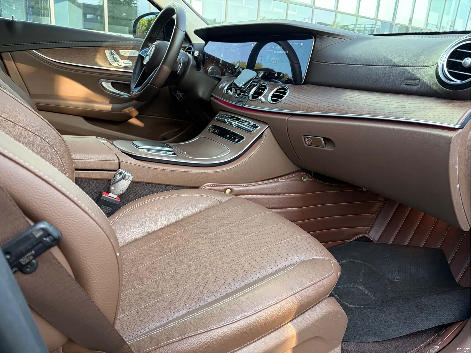 Mercedes-Benz E-Class, 2023 14