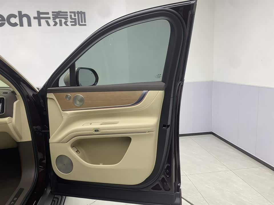 AITO Ask the world M9