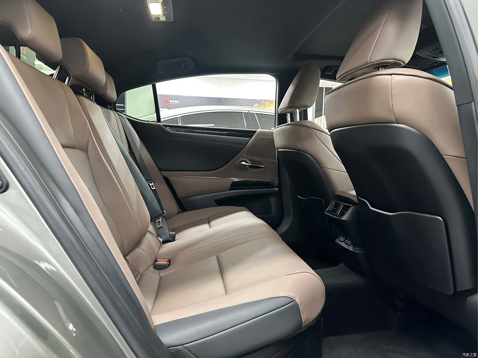 Lexus ES, 2022 14