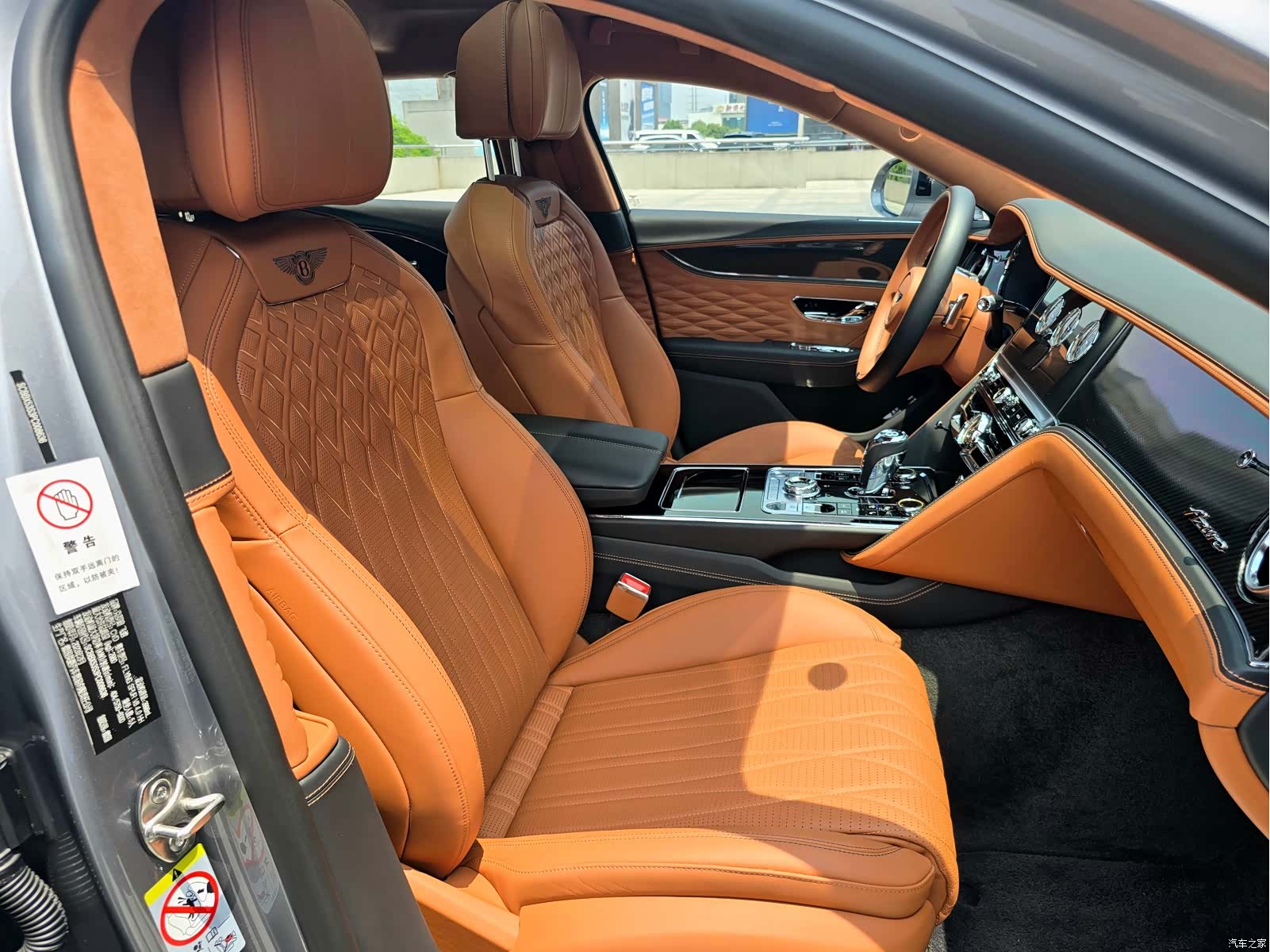 Bentley Flying Spur, 2024 15