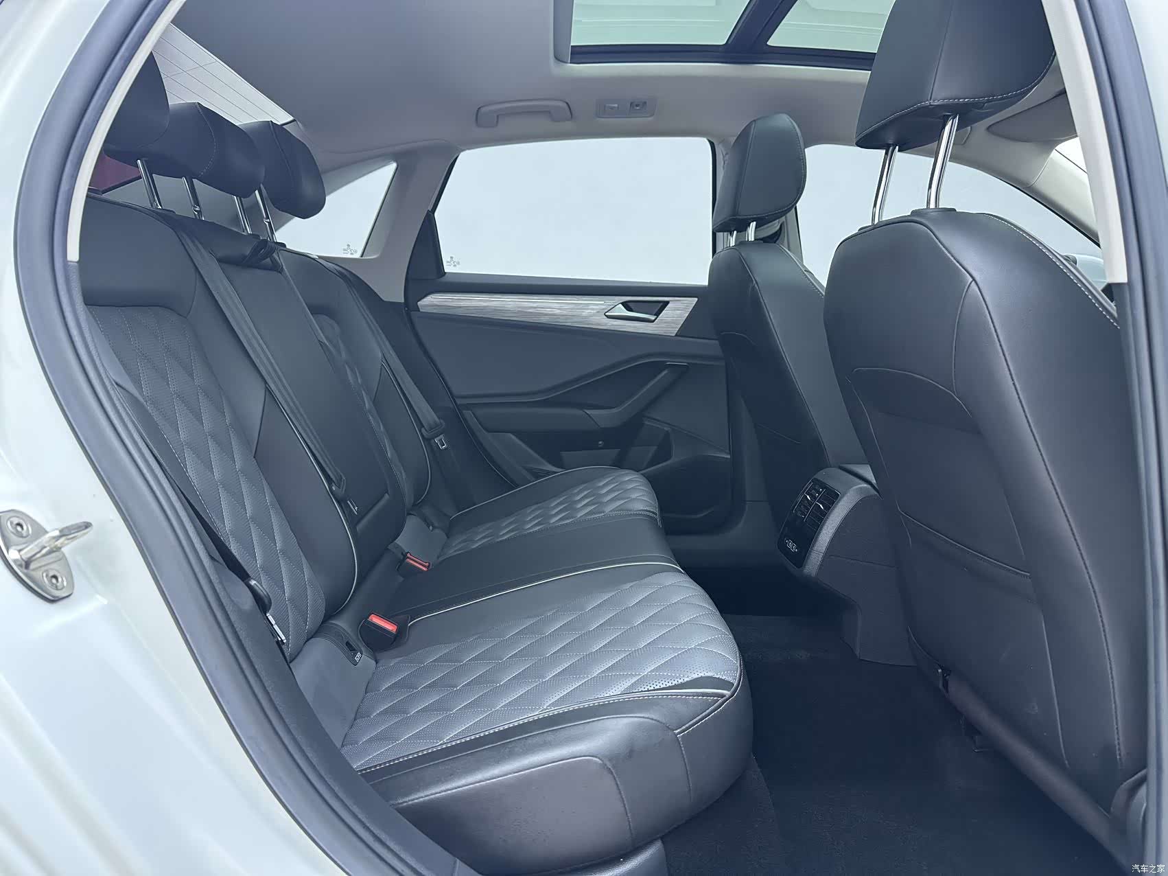 Volkswagen Sagitar, 2023 10
