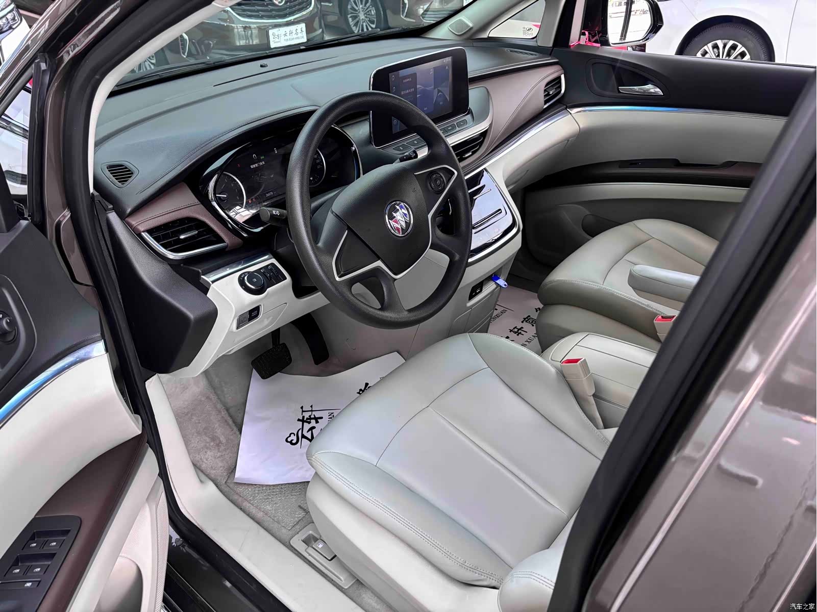 Buick GL8, 2023 4