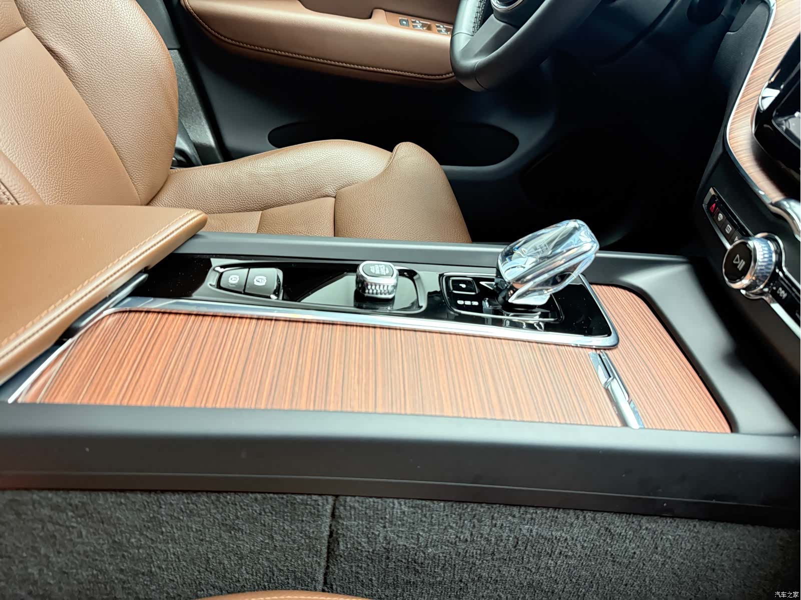 Volvo XC60, 2025 6