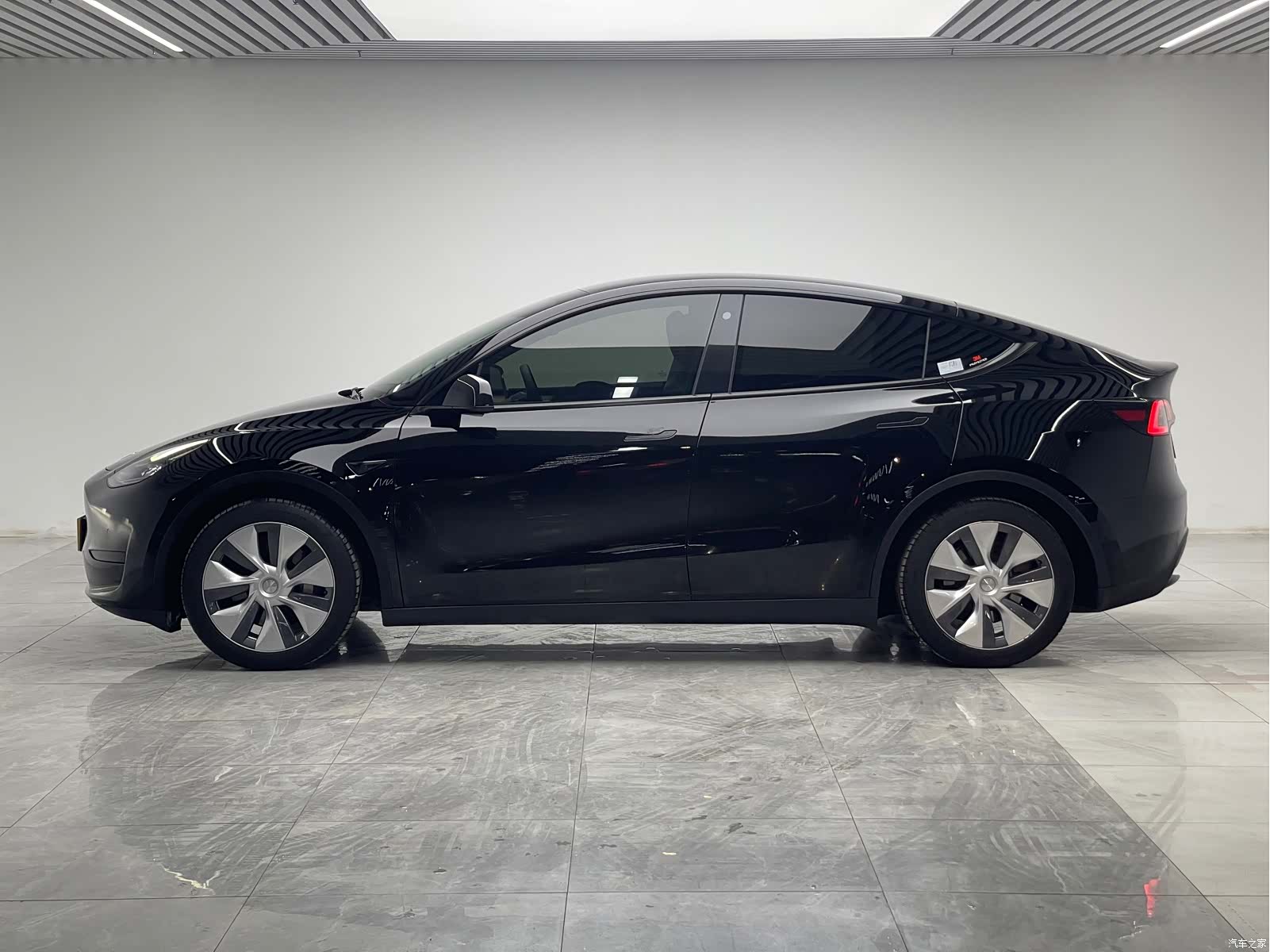 Tesla Model Y, 2023 7