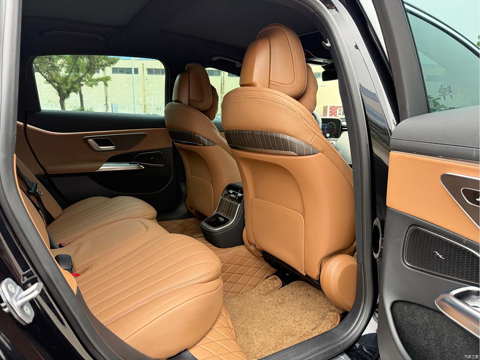 Mercedes-Benz E-Class, 2024 11