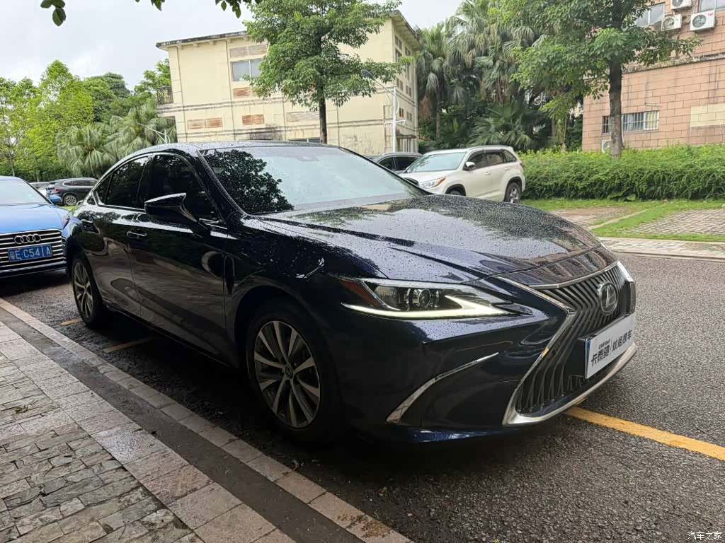 Lexus ES, 2019 3
