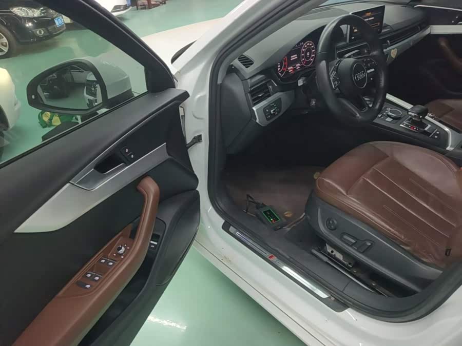 Audi A4L 2018, фото 15