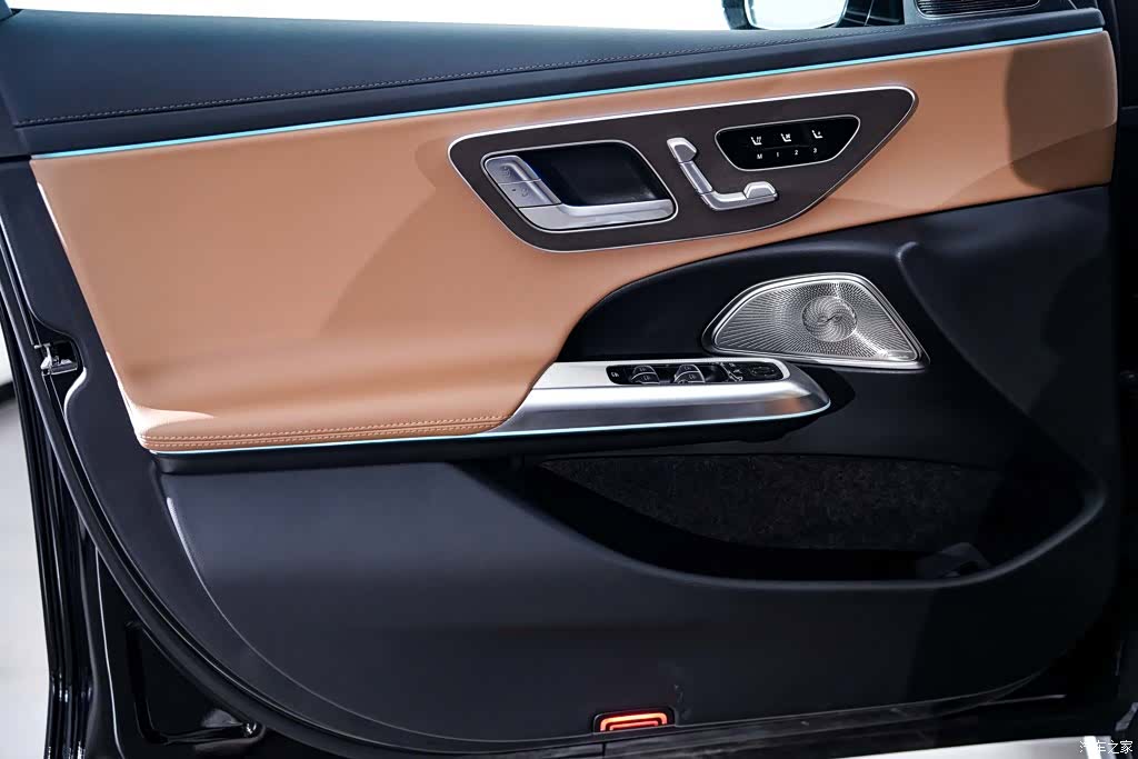 Mercedes-Benz E-Class, 2025 17