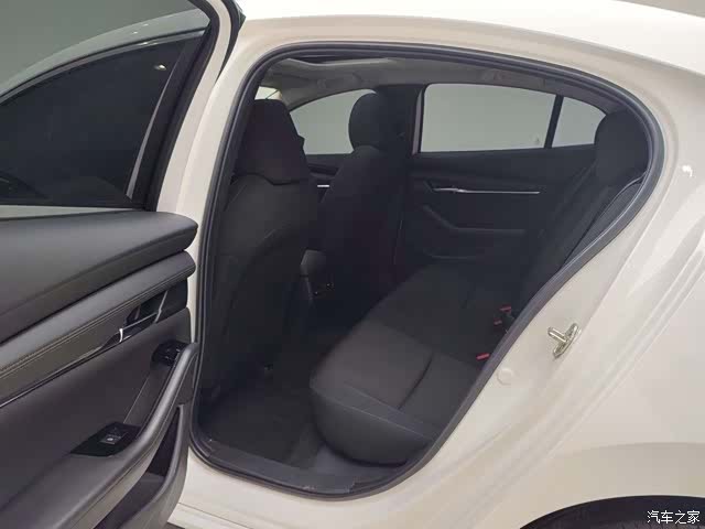 Mazda Mazda3, 2024 13