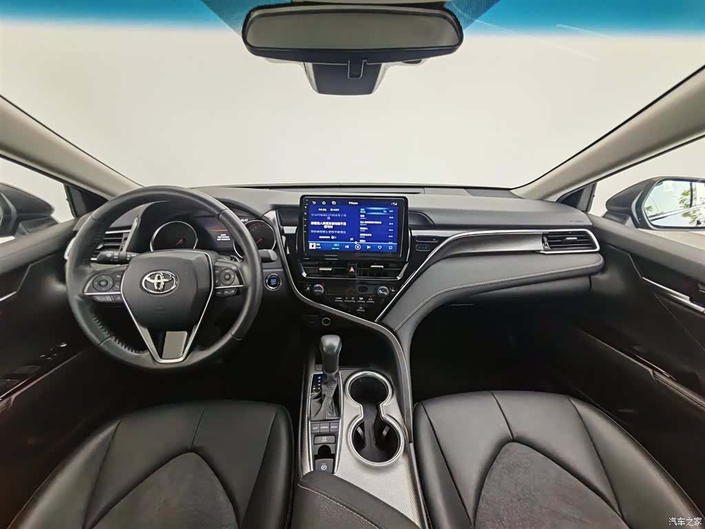 Toyota Camry, 2022 все фото