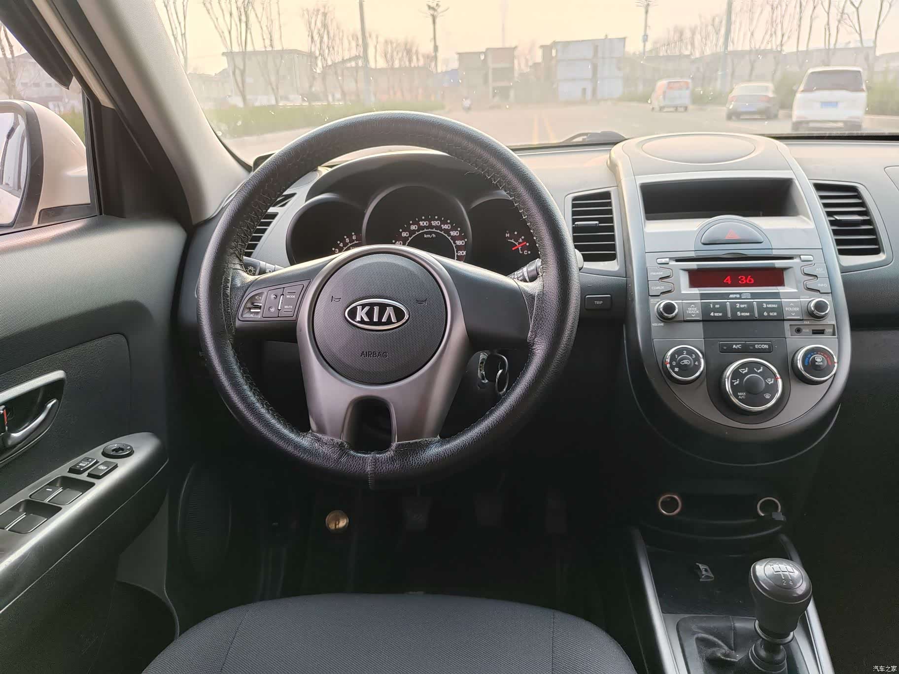 Kia GL, 2011 11