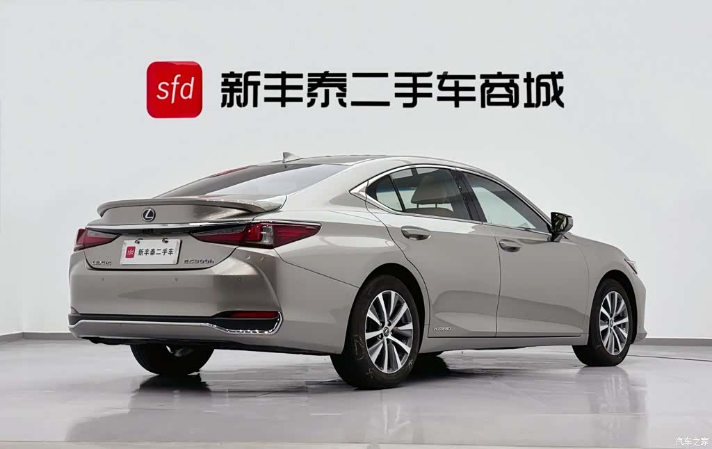 Lexus ES, 2020 все фото