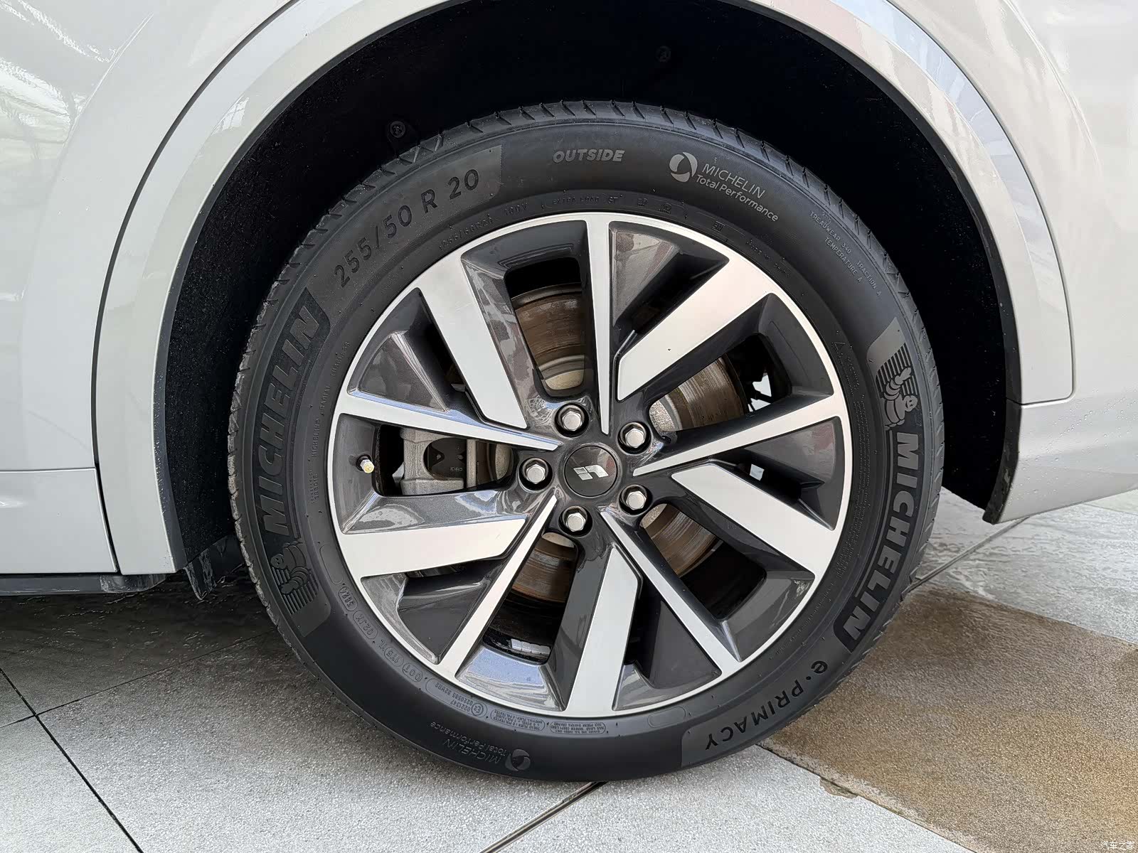 Li Auto L8, 2022 13