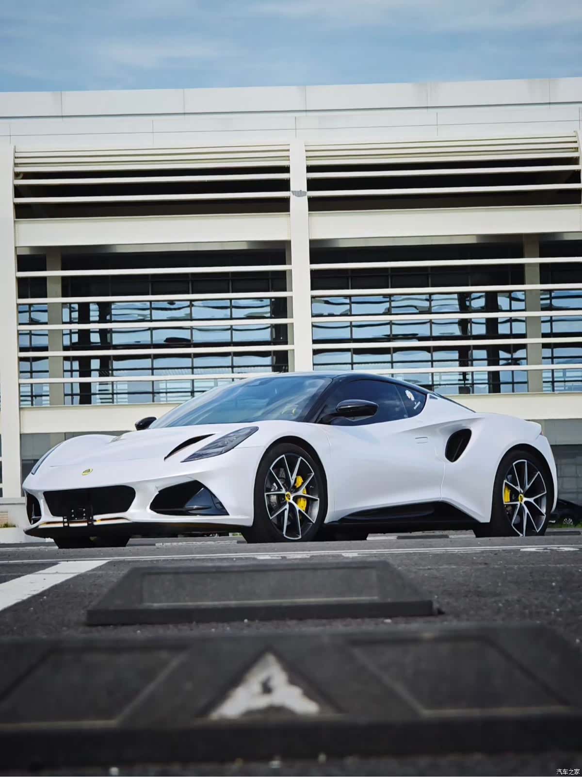 Lotus EMIRA, 2025 8