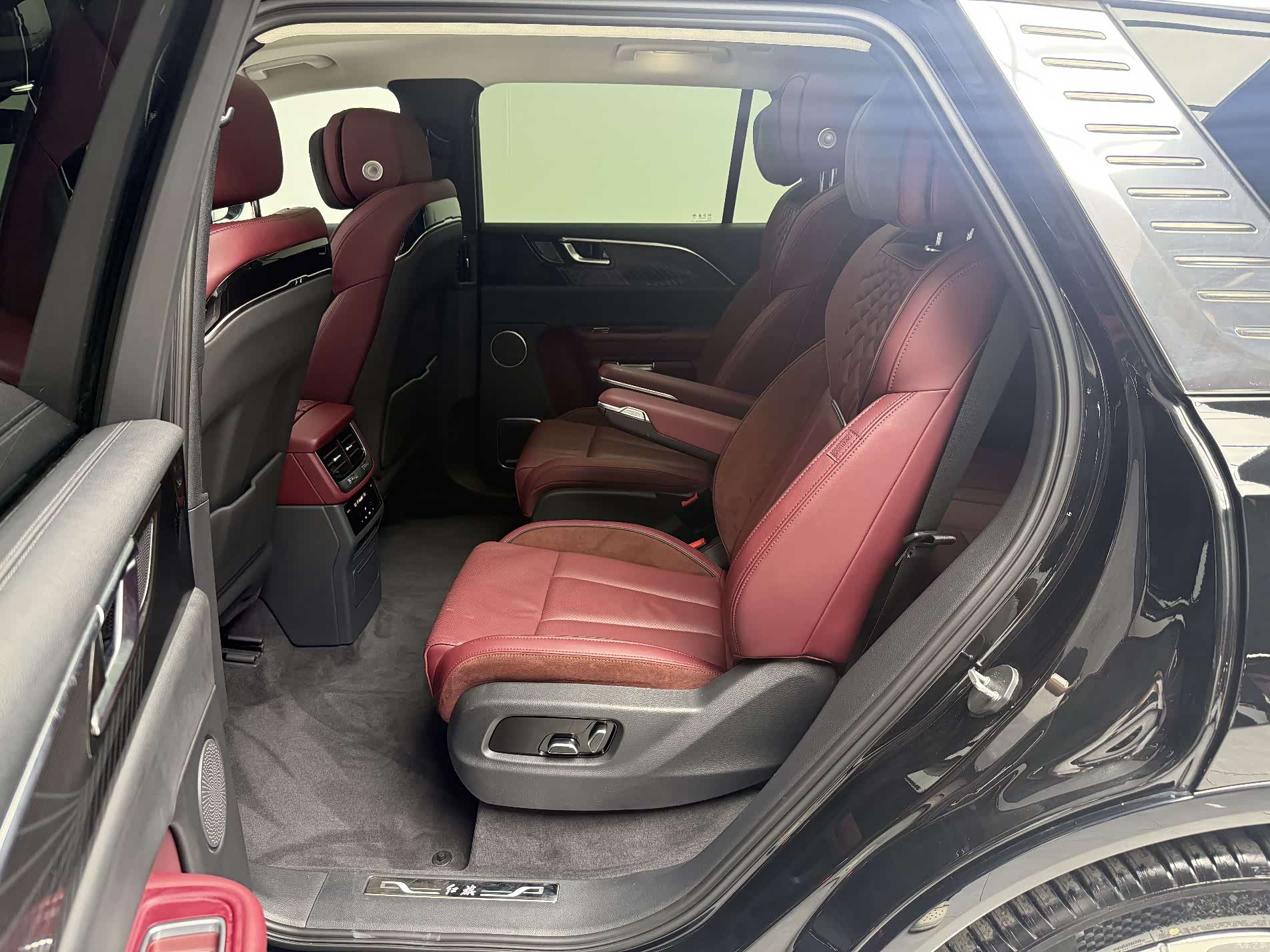 Hongqi E-HS9, 2023 12