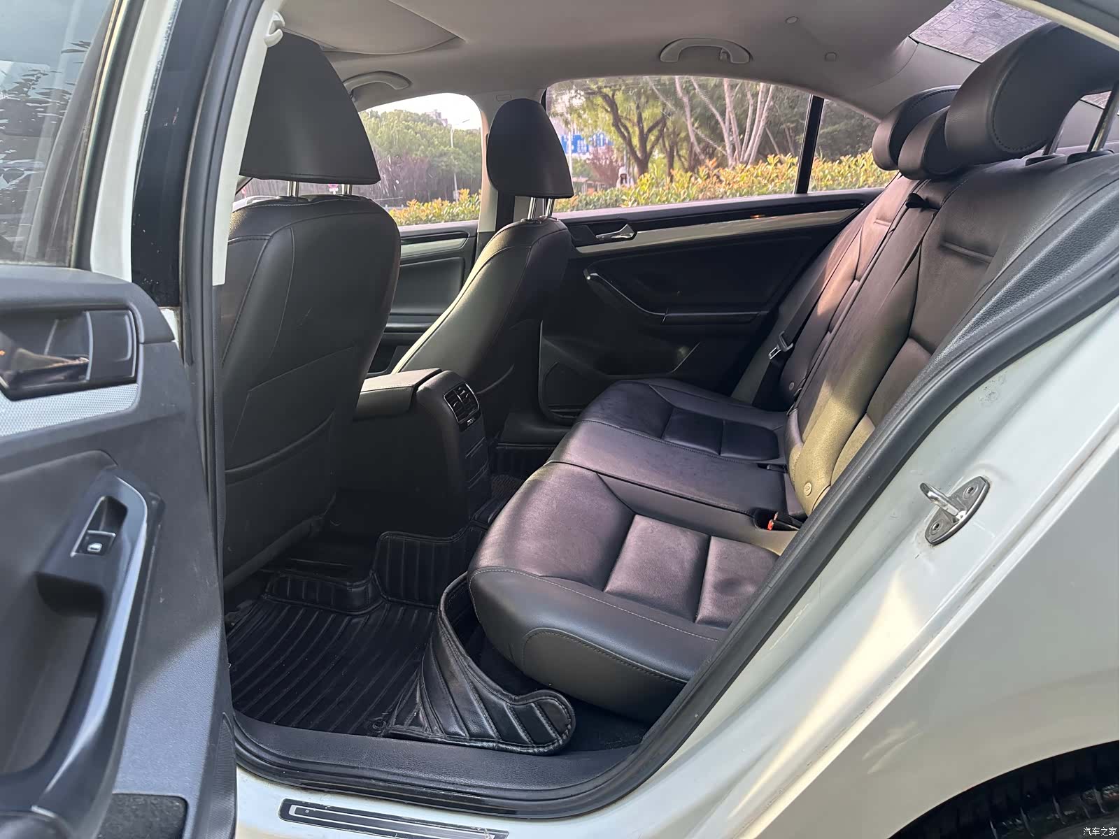 Volkswagen Sagitar, 2016 14