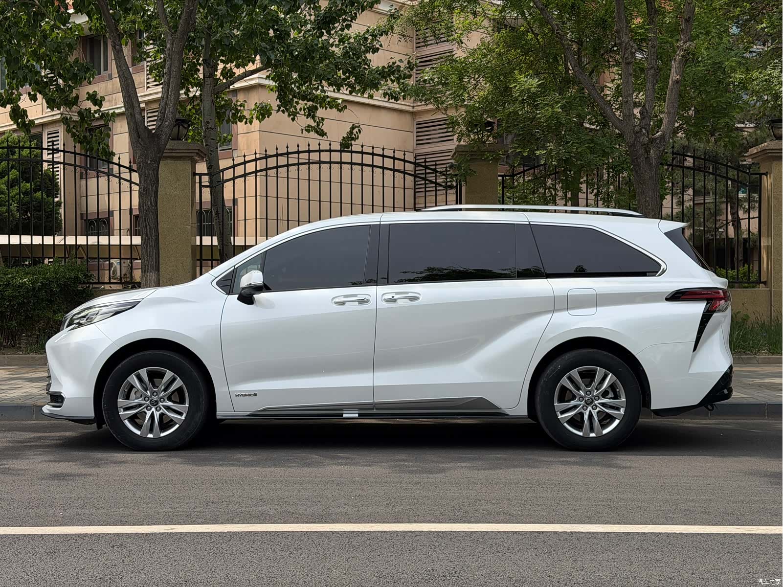 Toyota Sienna, 2023 3