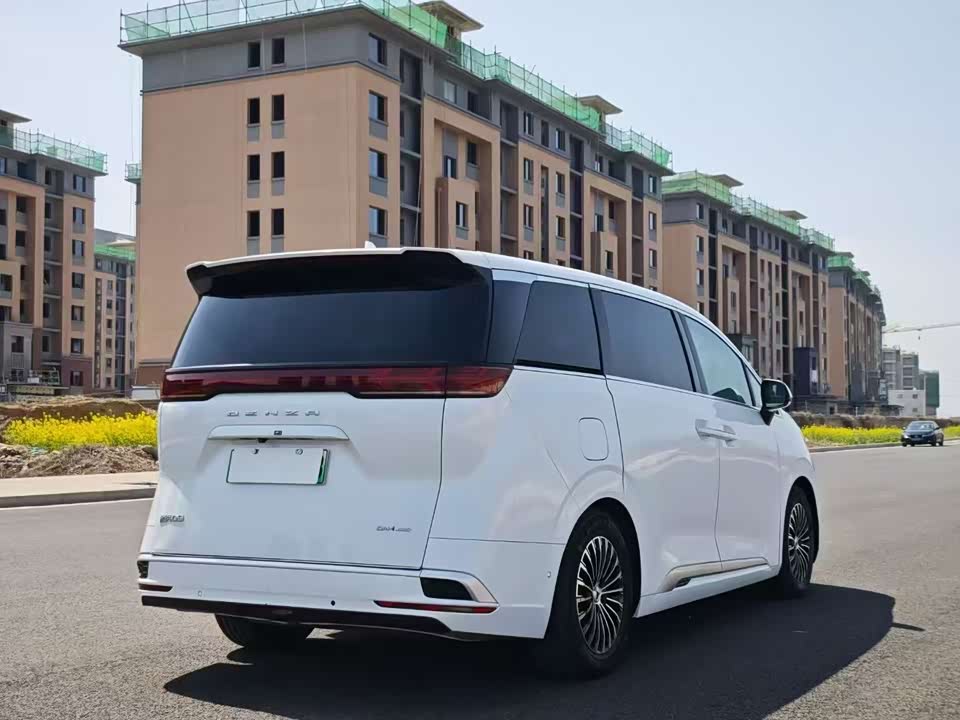 Denza D9 Denza D9
