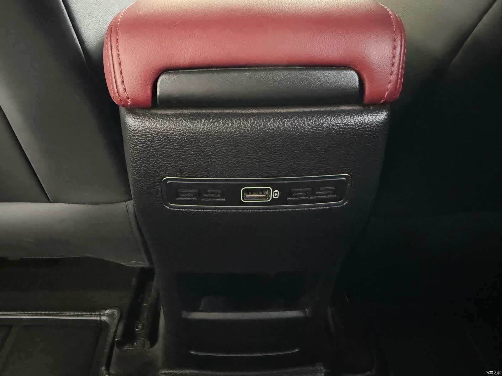Geely Coolray, 2021 11