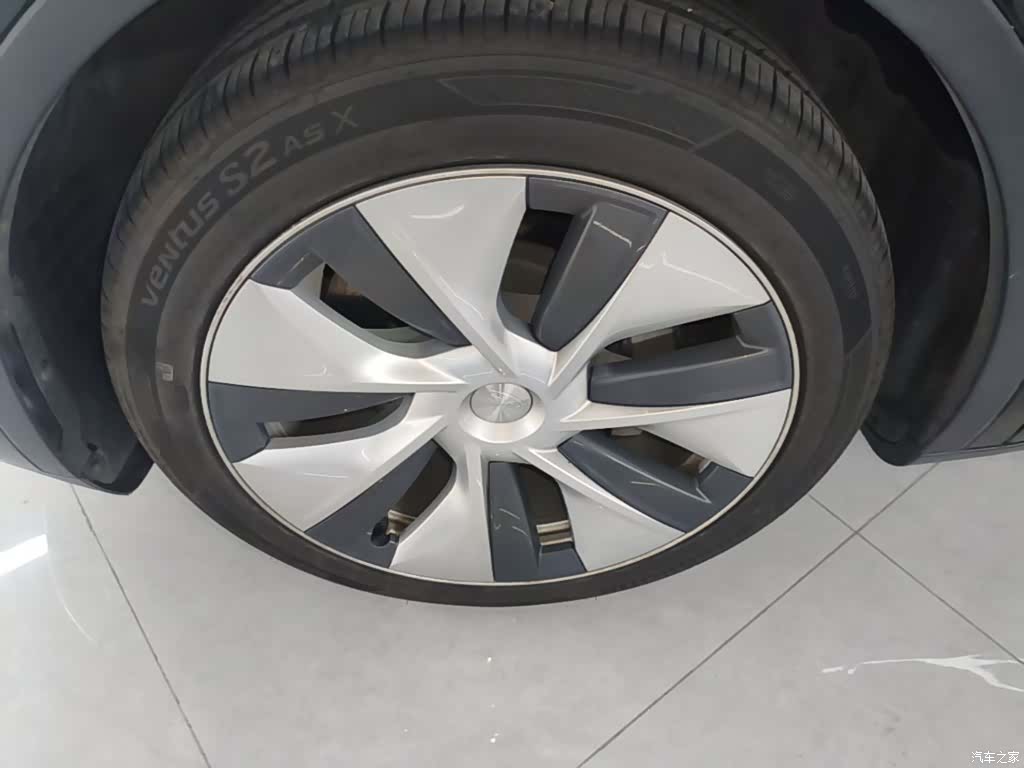 Tesla Model Y, 2022 23