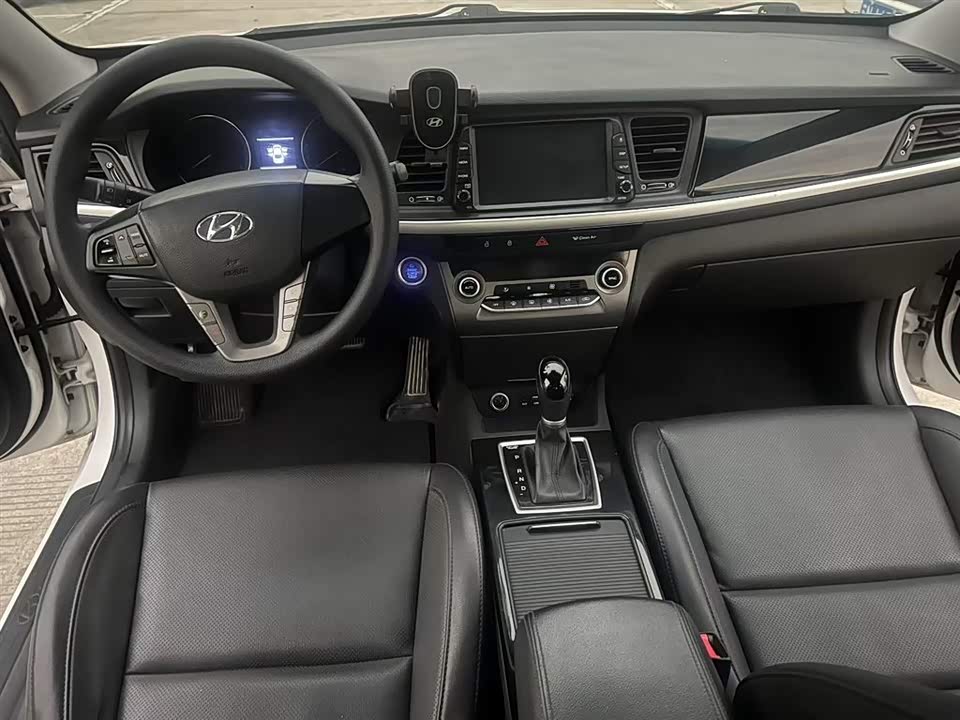 Hyundai Name picture