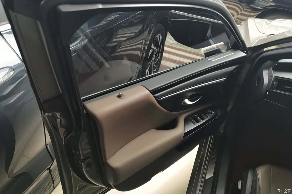 Lexus ES, 2024 7