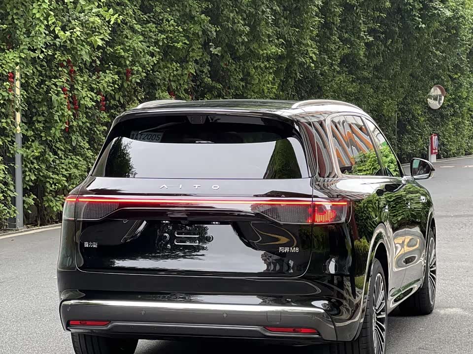 AITO Ask the world M8